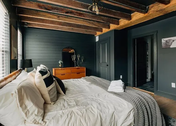 Stunning 5 Bedroom -Heart Of Downtown