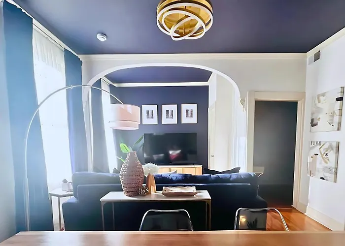 Star-Inspired 5Br Manor Sauna, Karaoke Sleeps 12